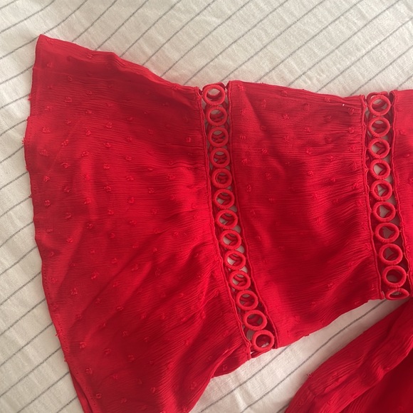 Off the shoulder - Picture 2 of 4